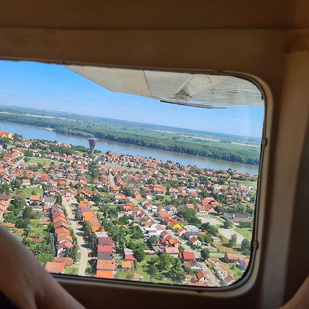 Vila Rosa Вуковар Екстериор снимка